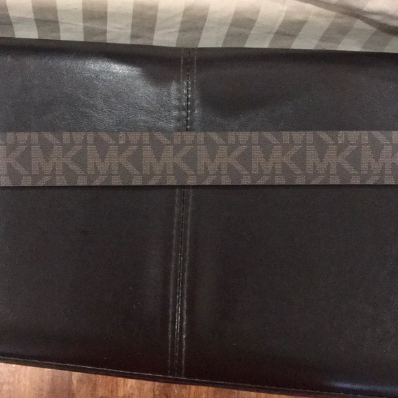 Michael Kors Monogrammed Belt with Logo - Picture 5 of 5